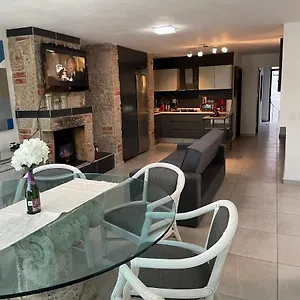Apartamento Alojamiento Completo, Con Una Excelente Ubicación